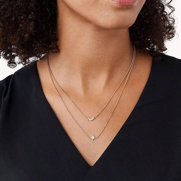 Armani Colier elegant din argint sterling, cu straturi, în nuanță auriu-roz, cu pandantive cu semilună și stea, decorate cu cristale – Emporio Armani EG3393221 – O bijuterie romantică premium pentru femei, de zi cu zi, pentru ținute la modă în 2025, perfectă pentru cadouri, întâlniri romantice, stil de birou, sclipici de festival și stil gata pentru Instagram.