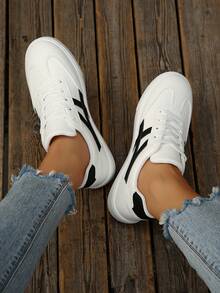 Women's New Fashion Flat Skate Shoes Lace-Up Geometric Pattern Casual Sneakers, Low-Top, Plus Size, Suitable For All Seasons, Modern Stylish Outdoor Street Campus Versatile Sporty Shoes