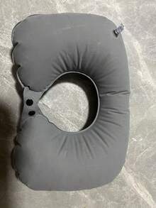 وسادة رقبة قابلة للنفخ للاستخدام الخارجي، وسادة رقبة محمولة للسفر، وسادة رقبة ضغط للسيارة والطائرة، حماية الرقبة للسفر، هدايا مضحكة، وسادة سفر، وسادة رقبة، وسادة رقبة للنوم في المكتب، وسادة سفر للسيارة، تحمي العمود الفقري دون ضغط وتوفر دعمًا قويًا. مناسبة كهدية مفاجأة للعطلات والأعياد وعيد الأم