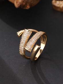 1 Stück modischer 4-lagiger goldfarbener Kupferring mit kubisch-zirkonischem geometrischem Kreuz-Dekor, verstellbarer offener Ring, geeignet für den täglichen Gebrauch von Frauen, Geschenk für die Freundin, Geschenk zum Nationalfeiertag in Saudi-Arabien