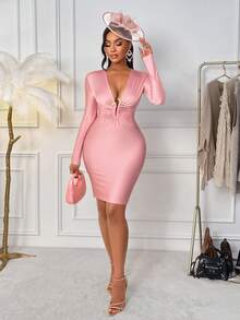 AIJ Amarilo 女士惊艳深V领装饰纽扣修身迷你连衣裙——理想的情人节装扮、婚礼宾客礼服、嘉年华造型和夏日晚宴礼服 - 粉色 - 查看 3