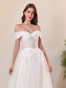 Vestido de novia con hombros descubiertos, decorado con encaje y perlas - Blanco - Ver 1