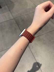1 chiếc dây đeo đồng hồ silicon từ tính unisex, tương thích với Apple Watch 42mm, 38mm, 40mm, 41mm, 44mm, 45mm, 46mm, 49mm, dây đeo thay thế đồng hồ thông minh thời trang, phù hợp với Ultra2, Ultra SE2, SE 11, 10, 9, 8, 7, 6, 5, 4, 3, 2, 1 Series, món quà tuyệt vời cho mùa tựu trường. - Màu Đỏ Sâu - Xem 4