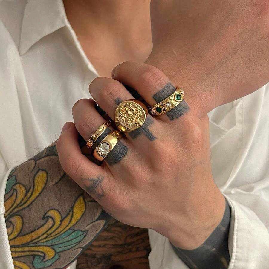 Set de 4 anillos de hombre estilo vintage barroco palaciego con diamantes falsos - Amarillo Oro - Ver 1