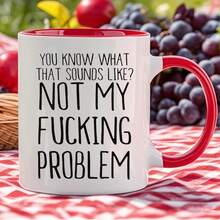 أكواب وأدوات مائدة خزفية ذات أنماط كرتونية ذات طابع حفلات، تشمل أكواب الشاي والقهوة والحليب، متوفرة بألوان متعددة وقابلة لإعادة الاستخدام لأغراض مختلفة.