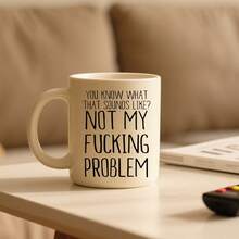 أكواب وأدوات مائدة خزفية ذات أنماط كرتونية ذات طابع حفلات، تشمل أكواب الشاي والقهوة والحليب، متوفرة بألوان متعددة وقابلة لإعادة الاستخدام لأغراض مختلفة.