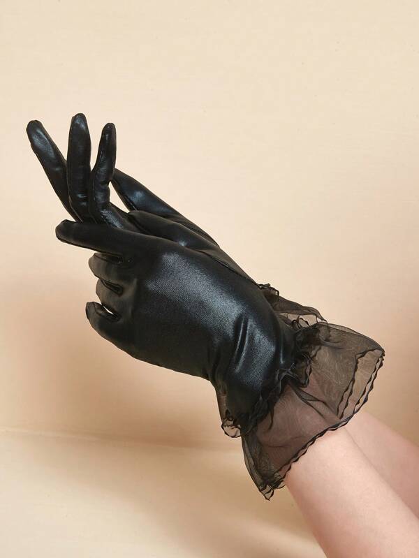 زوج من قفازات النساء المثيرة ذات الجلد اللامع الأسود والحافة الشبكية ذات القصة الضيقة للأداء على المسرح