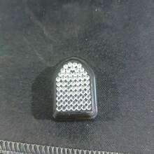 5/10个黑银色水钻汽车自粘式储物挂钩，便捷的自粘式设计，让您可以自由地将它们布置在车内的不同区域，无论是座椅旁还是中控台周围，都能牢固固定。水钻外观时尚美观，适用于各种车内风格，是您在车内添加储物挂钩的绝佳选择。 - 銀色 - 查看 9