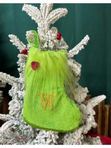 Opakowanie pojedyncze, skarpetki świąteczne, ozdoby świąteczne, zielony plusz, haftowane skarpetki z literami, ozdobne skarpetki świąteczne w torebce prezentowej