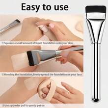Pincel de maquiagem para base com lâmina ultrafina, pincel de base com cabeça plana, pincel para base líquida facial, pincel de maquiagem facial ultrafino com cabeça plana, pincel de maquiagem para misturar creme de máscara, ferramentas de pincel de base com cerdas sintéticas macias, design portátil, adequado para uso doméstico, em salões de beleza e viagens. Ideal para maquiagem líquida, um ótimo presente de Natal e Halloween para familiares e amigos.