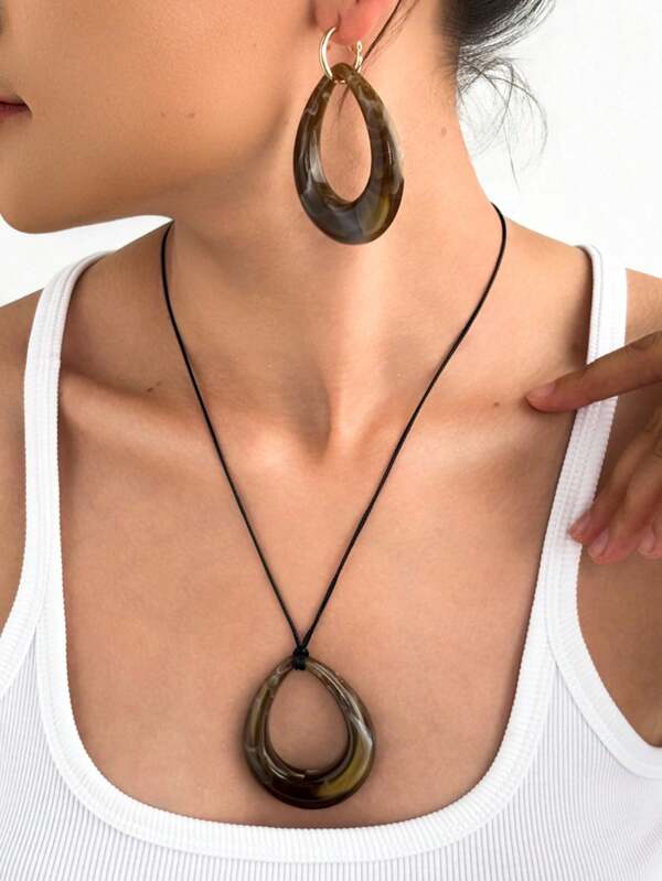 Set de joyería de 2 piezas con collar y aretes con colgante de gota de agua hueco en color marrón vintage para mujeres
