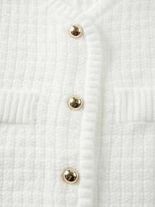 Cardigan tricotat cu mânecă lungă, cu decolteu în V și nasturi în față, model elegant și minimalist, model alb, top de primăvară