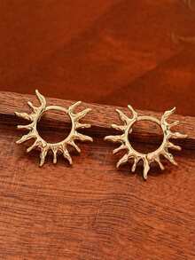 Hollow Out Sun Earrings For Women, Simple, Niche, Retro, Noble, Fashionable And Elegant Earrings For Women - Gold - View 4