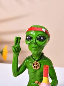 1pc Alien Smoking & Drinking Resin Figurine, Alien & UFO Outdoor Garden Statue Decor