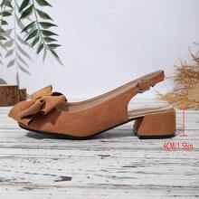 Modne, eleganckie, wysokiej jakości, zamszowe buty damskie na grubym obcasie z kwadratowym noskiem, wsuwane, w dużych rozmiarach, idealne na spotkania, do domu, na formalne wydarzenia, imprezy, uniwersalne, wygodne do chodzenia, jazdy samochodem i dojazdów do pracy.