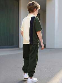 Conjunto de 2 piezas de camisa polo de manga corta y pantalones con cordón para niños/niños pequeños/adolescentes, con parte superior estampada con bloques de color y ciervos y pantalones casuales - Verde militar - Ver 3
