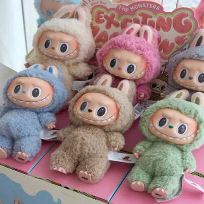 兼容精美青春礼盒包装，PVC可爱脸蛋（随机六款）惊喜坐姿，青春可爱精美包装，盲框PVC（随机六人款）（本产品采用喷漆工艺制作，图案周边小瑕疵不影响产品功能（随机包装））