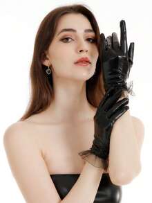 زوج من قفازات النساء المثيرة ذات الجلد اللامع الأسود والحافة الشبكية ذات القصة الضيقة للأداء على المسرح
