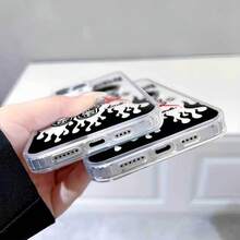 Una elegante funda para teléfono con una ilustración creativa de anime con personajes distintivos y motivos de llamas.Diseñado para el 16 Pro, así como los modelos 15/14 PLUS y 13/12/11 Pro, esta  de moda 2025 presenta una funda magnética de acrílico transparente que ofrece protección golpes y un diseño híbrido clásico. - transparente - Ver 3