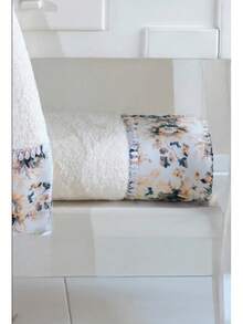 Premium Patterned Towel Gift Set – 100% Cotton – High-GSM Luxury Bath & Hand Towels – 50x90 Cm & 70x140 Cm – Ultra-Soft, Absorbent & Boxed Presentation – Made In Turkey - White - View 3