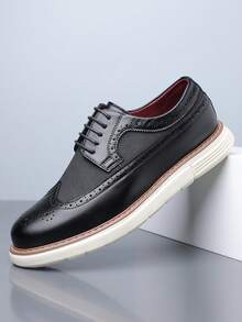 زوج من أحذية الرجال ذات الأصابع المدببة والرقبة المنخفضة مع رباط، من جلد البولي يوريثان مع نعل إيفا، مريحة وخفيفة الوزن للاستخدام اليومي والأعمال والداخلي