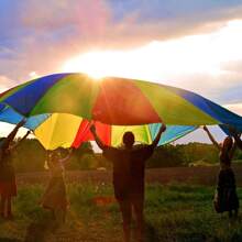 78.74in/118.11in Toss Rainbow Parachute, Outdoor Gymnastics Training Equipment, Multi-Person Sports & Recreation Umbrella, Sensory Integration Training Rainbow Umbrella, 8 Colorful Fun Gift Suitable For 10 Scenarios, Team Building And Group Activities, Includes Storage Bag