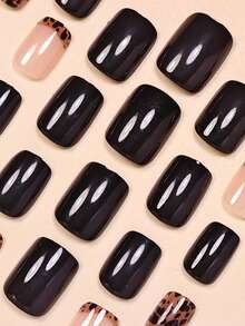 Verbessern Sie Ihr Aussehen sofort mit 24 Stück kurzen quadratischen Aufklebe-Nägeln. Einfach eleganter brauner französischer Stil mit schwarzen Punkten, schwarze Nägel, modischer Leoparden-Muster französischer Stil, rosa Kunstnägel, Leoparden-Nägel, Komplettabdeckung Fake-Nägel für Frauen und Mädchen. Enthält 1 Blatt Klebestreifen und 1 Stück Mini-Feile. Zufälliger Versand von Nagelbedarf.