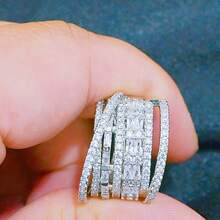 时尚精致方晶锆石镶嵌闪亮镂空铜戒指，女士结婚派对周年纪念礼物戒指