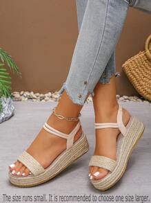 1双少女米色厚底凉鞋（尺码偏小），夏季时尚编织坡跟凉鞋，轻便防水，适合度假和日常穿着