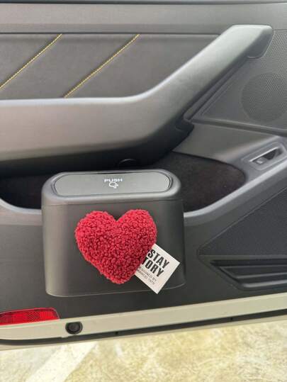 毛绒心形紧凑型翻盖式车载垃圾桶，耐用防漏，可盛水，方便卫生的汽车配件，易于清洁的车载垃圾桶，车门式垃圾桶，车门式储物盒，终极汽车配件！送给女朋友、妻子、爱人或伴侣的最佳礼物