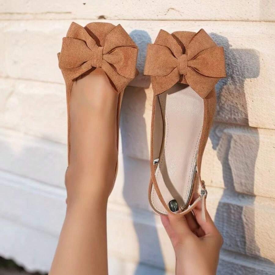 Modne, eleganckie, wysokiej jakości, zamszowe buty damskie na grubym obcasie z kwadratowym noskiem, wsuwane, w dużych rozmiarach, idealne na spotkania, do domu, na formalne wydarzenia, imprezy, uniwersalne, wygodne do chodzenia, jazdy samochodem i dojazdów do pracy.