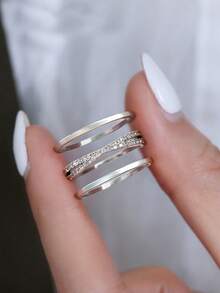 3件套交叉线条耳环、项链和手链首饰套装 - 时尚幸运花首饰套装，适合日常佩戴，也是圣诞节、新年、情人节和其他节日的礼物之选。 - 銀色 - 查看 4