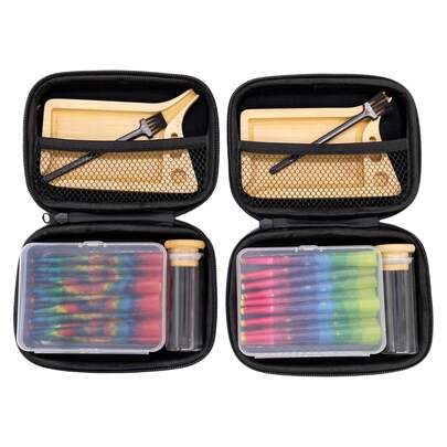 Ensemble de sacs EVA noirs de 16 cm * 11,5 cm, comprenant : 1 boîte de papiers à rouler imprimés, un plateau en bois, une petite brosse, un petit bocal de rangement, 10 pièces de cônes pré-roulés de 110 mm de couleur. Pratique pour les fêtes, les voyages, les cadeaux d'anniversaire et de vacances, Noël