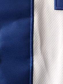 Camiseta de béisbol blanca casual de manga corta con bordado y costuras, cuello en V y botones para hombre