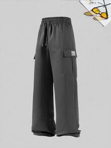 男士休闲工装裤，宽松直筒版型，垂感好，适合居家休闲和户外活动，也是情侣送礼佳品。采用100%涤纶面料，配有抽绳腰带，可调节松紧，多种颜色可选。 - 灰色 - 查看 5