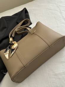 Nueva bolsa de hombro versátil de lujo con estampado gráfico para mujeres