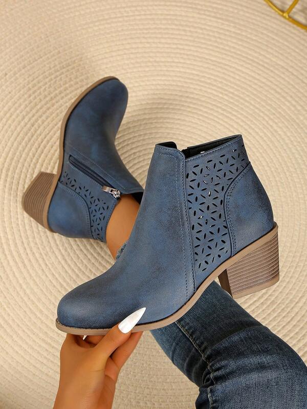 Botas cortas de otoño 2025 para mujer de talla grande, zapatos de estilo clásico del oeste americano para ir al trabajo, color azul sólido con tacón grueso hueco y tacón medio, con cremallera lateral en los tobillos