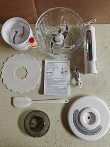 带 3 个刀片和 4 个碗的食品加工机(1.5 升 +3 个 0.5 升),小型食品加工机和绞肉机 - 紧凑设计,适用于餐前准备、婴儿食品、酱汁 - 可用洗碗机清洗,2000mAh 电池,无线设计,户外使用 - 白色 - 查看 11