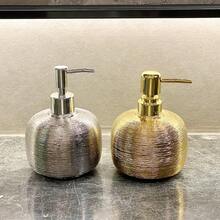 Luksusowy, szczotkowany, galwanizowany, ceramiczny dozownik do mydła w kolorze szampańskiego złota, butelka na mydło w płynie do łazienki w hotelu, srebrna butelka z pompką do balsamu, butelka na żel pod prysznic, okrągła, antypoślizgowa dekoracja blatu, wysokiej klasy dozownik do mydła w płynie z pompką