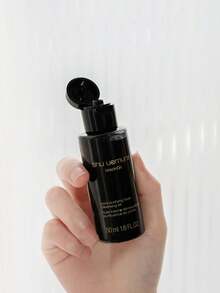Shu Uemura 迷你尺寸] 黑米潔顏油 50ml / 6小時長效清新，適合油性與混合肌膚 / 黑米成分，平衡肌膚油脂 / 日本竹炭成分，長效清新 / 沖洗後肌膚感覺透氣舒適 - BLACK OIL 50ml - 查看 4