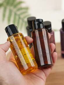 Shu Uemura 迷你尺寸] 植物洗顏油 50ml / 富含維生素C的天然清潔產品，使肌膚柔軟水潤 / 從油狀質地轉化為奢華乳液，此煥膚配方溫和淨化肌膚，讓肌膚感覺柔軟、彈潤且舒緩 - BOTANIC 50ml - 查看 4