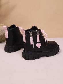 1 双黑色哑光儿童军靴，柔软材质，侧拉链，系带前部，圆头，厚底，耐磨，英伦风格经典短靴，适合女学生休闲、度假、派对穿着，秋冬新款