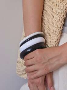 Bộ 4 vòng tay cổ điển thanh lịch, thiết kế tối giản thời trang, phù hợp để đeo hàng ngày, trang sức thời trang nữ, acrylic, phù hợp cho các dịp hàng ngày và tiệc tùng quanh năm - Đen và trắng - Xem 2