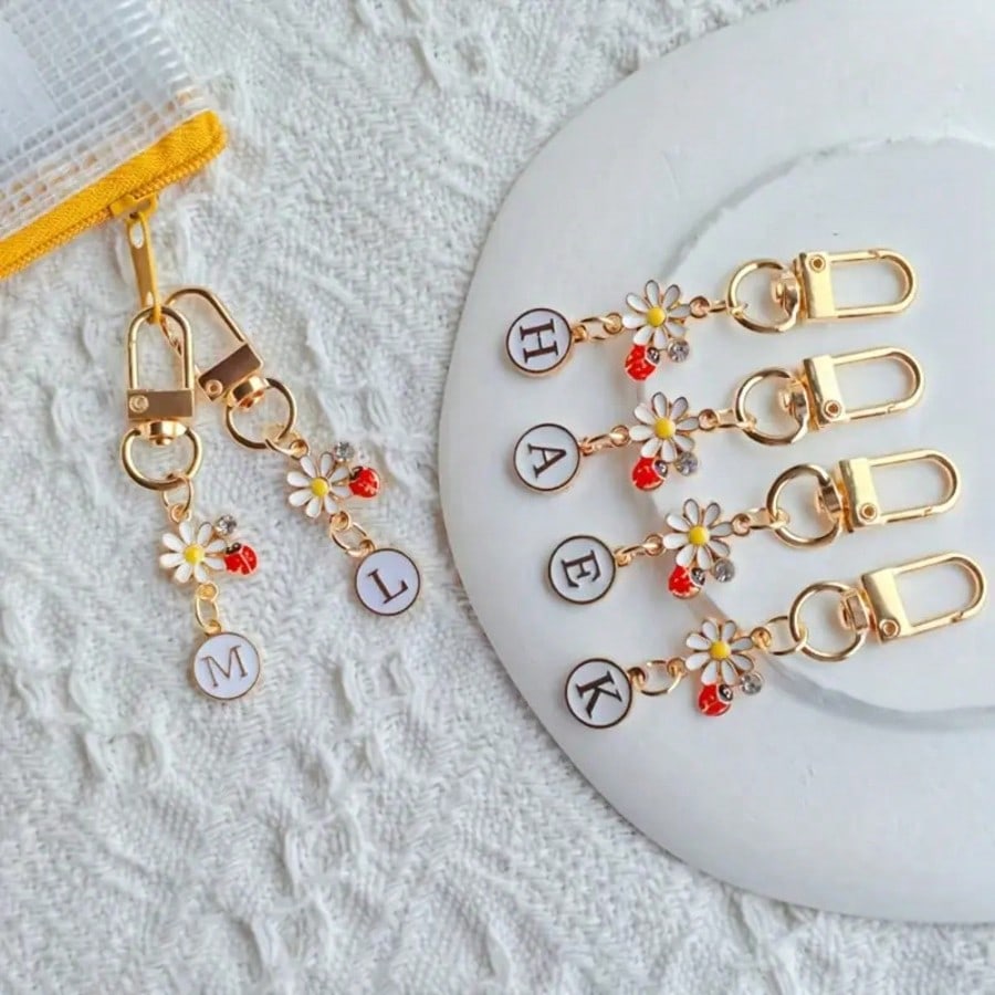 1pc Unisex A-Z Letter Stainless Steel Keychain, Minimalist Letter, Flower, Ladybug Design, Gift For Friends, Bag Pendant