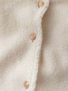 Chaqueta corta de mujer con cuello redondo, botones metálicos delanteros, mangas raglán y dobladillo con volantes en color amarillo mostaza