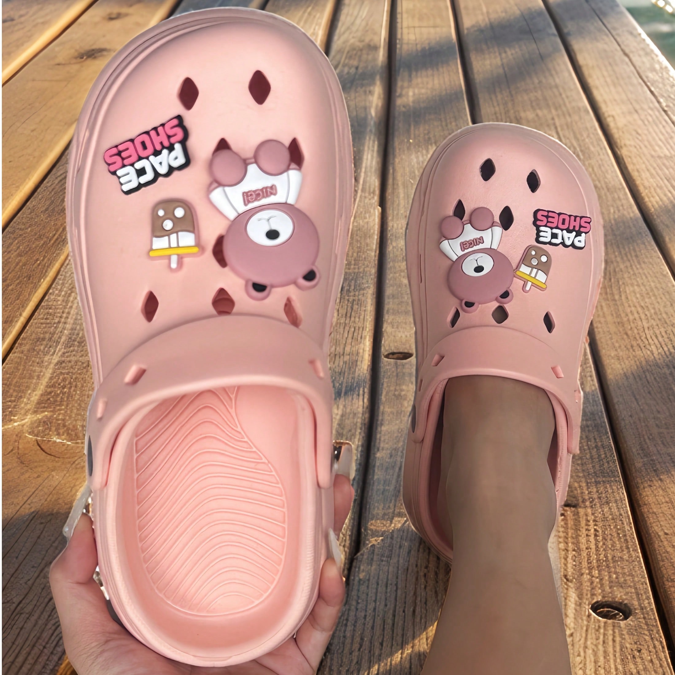 Estaciones Nuevas Sandalias Unisex Transpirables de Oso Sin Ojos de Beige Estilo DIY, Suela Suave de EVA con Diseño Perforado, Adecuadas para Interio
