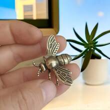 1 Bronze Bee Statue Decoration, Metal Insect Ornament, Home And Office Desk Decoration