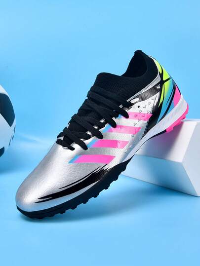 1 双男女通用防滑足球鞋，低帮户外人造草坪训练鞋，硬地室内训练场专用运动鞋，系带，防滑橡胶鞋底，TF 短钉，轻质高性能防滑设计，顶级专业足球鞋，厂家直销