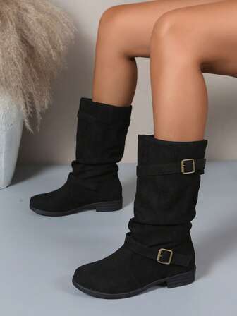 Botas de tacón apilado con pliegues nuevas para otoño/invierno 2025 para mujeres, botas de montar de mediados de pantorrilla con puntera puntiaguda, estilo occidental vintage, tacón grueso delgado negro, para fiesta
