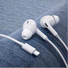 USB C 耳机入耳式耳机，带 Type-C 插孔，内置降噪功能，三键线控，用于控制音乐、通话和音量，入耳式耳机兼容 17 16 15/Plus/Pro/Pro Max 系列，兼容三星 Galaxy S25/S24/S23/S22/S21、iPad，3.5 毫米有线耳机插孔兼容 iPhone6/5/4/iPad/Air/Computer/MP3 播放器